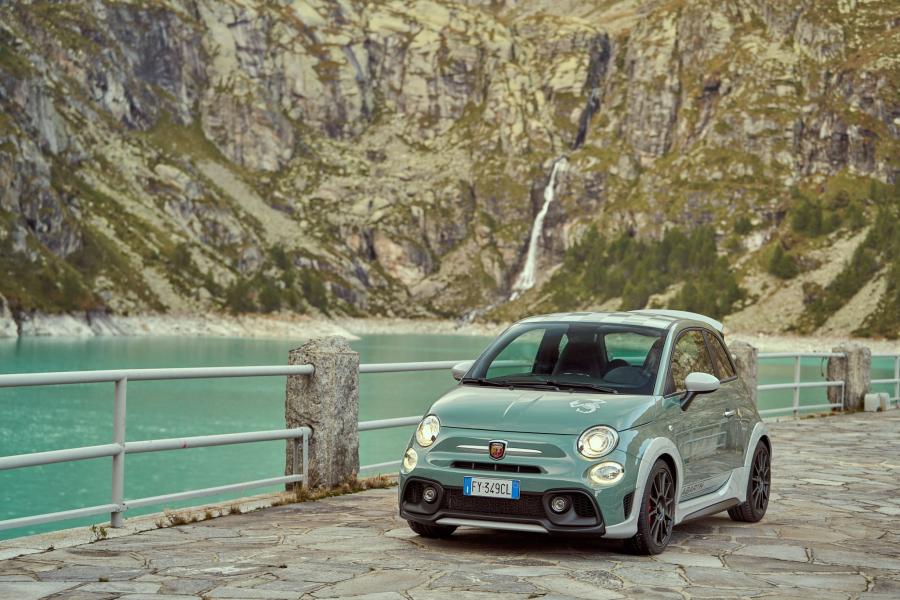  Abarth 695 70° Anniversario (312) 2019 года  (WW) (фото 5 из 70)